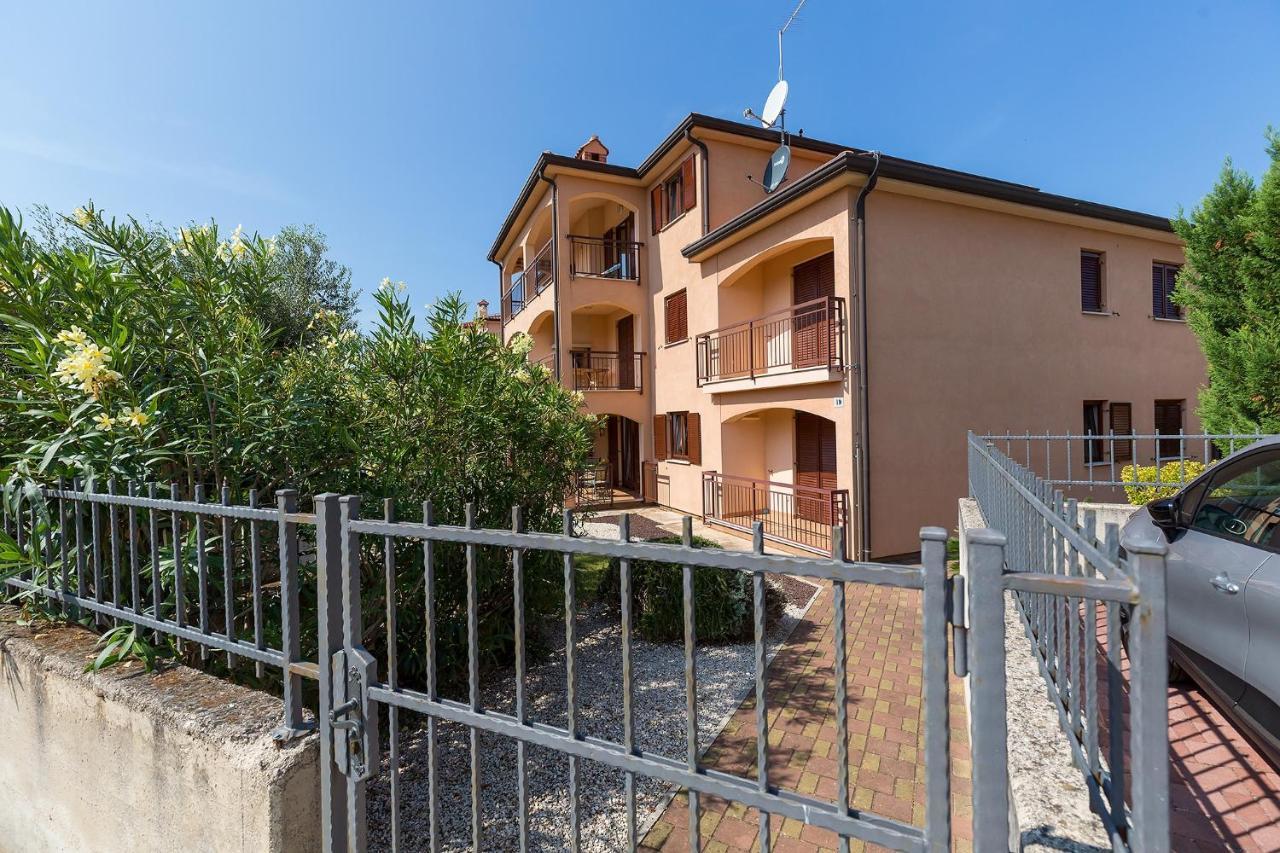 Apartments With A Swimming Pool Novigrad - 7078 Экстерьер фото