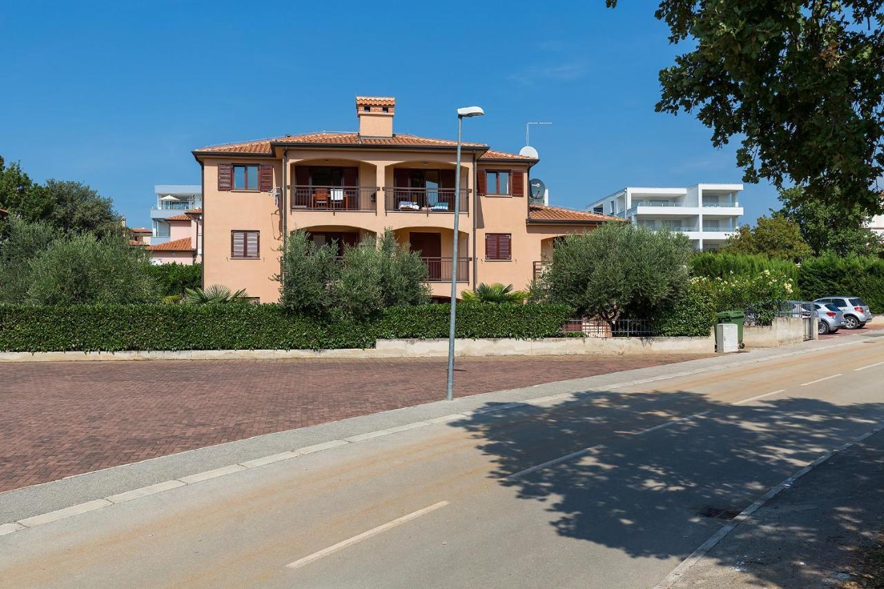 Apartments With A Swimming Pool Novigrad - 7078 Экстерьер фото