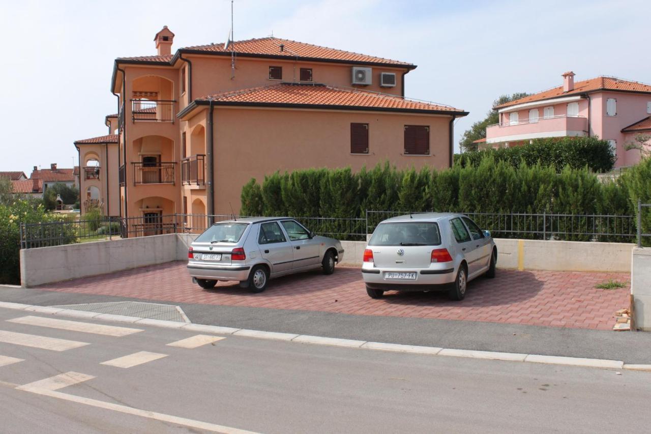 Apartments With A Swimming Pool Novigrad - 7078 Экстерьер фото