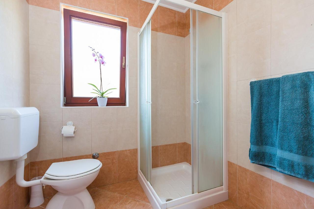 Apartments With A Swimming Pool Novigrad - 7078 Экстерьер фото