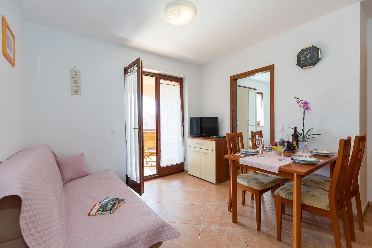 Apartments With A Swimming Pool Novigrad - 7078 Экстерьер фото