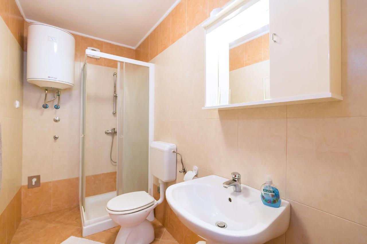 Apartments With A Swimming Pool Novigrad - 7078 Экстерьер фото