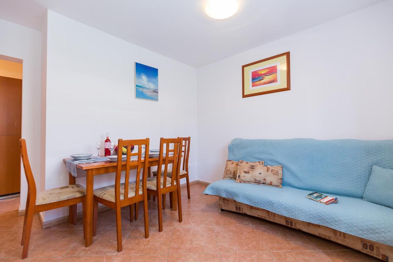 Apartments With A Swimming Pool Novigrad - 7078 Экстерьер фото
