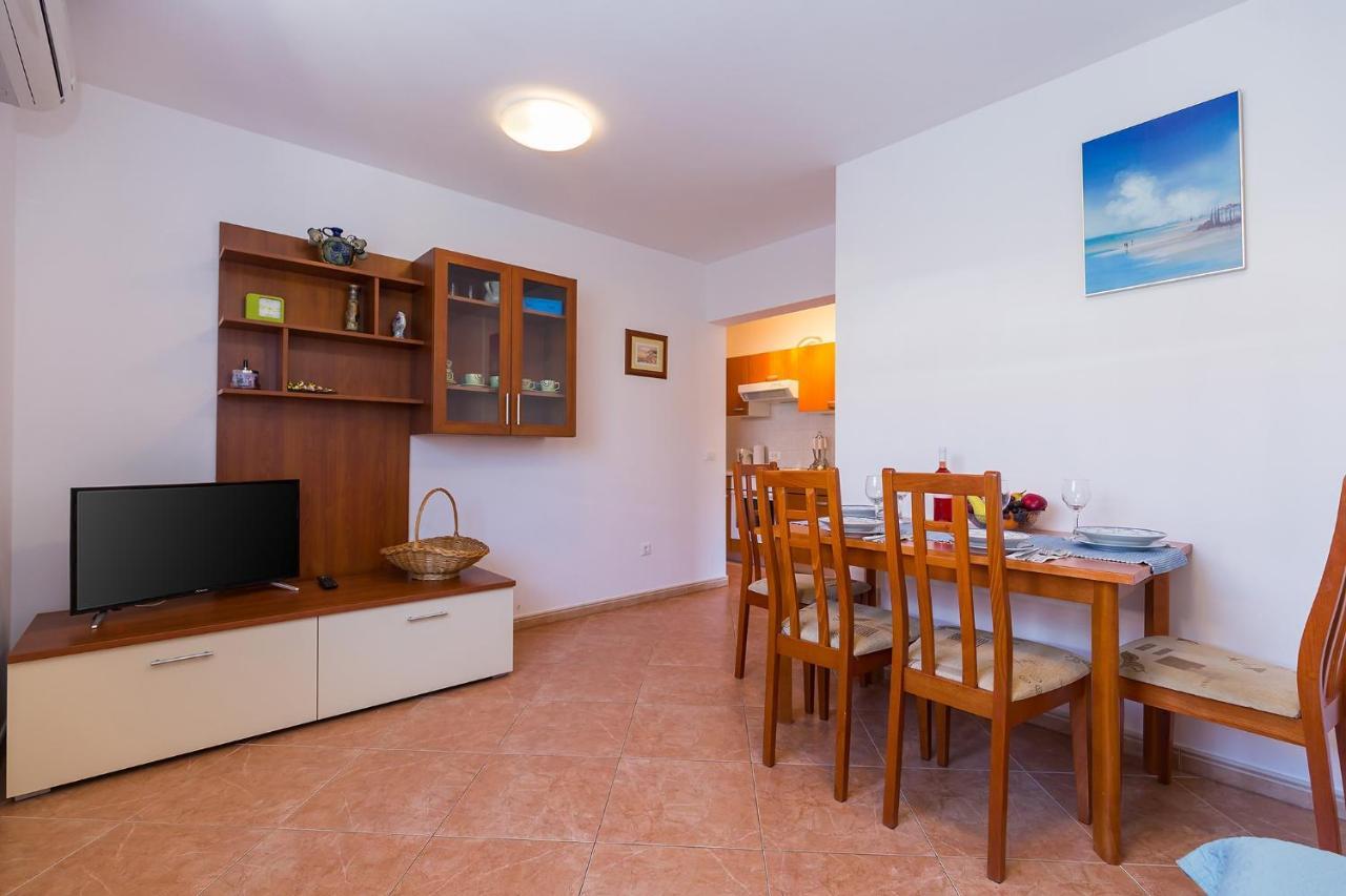 Apartments With A Swimming Pool Novigrad - 7078 Экстерьер фото